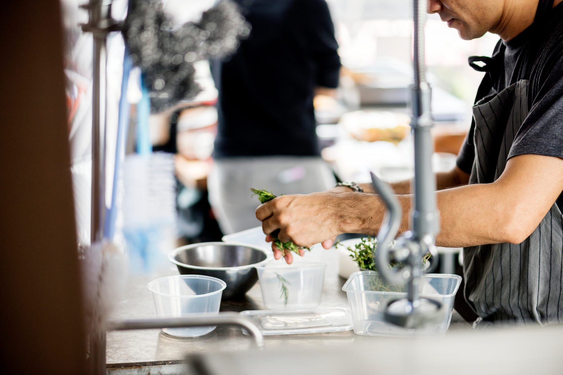 How Technology is Lowering the Operational Costs of Restaurants