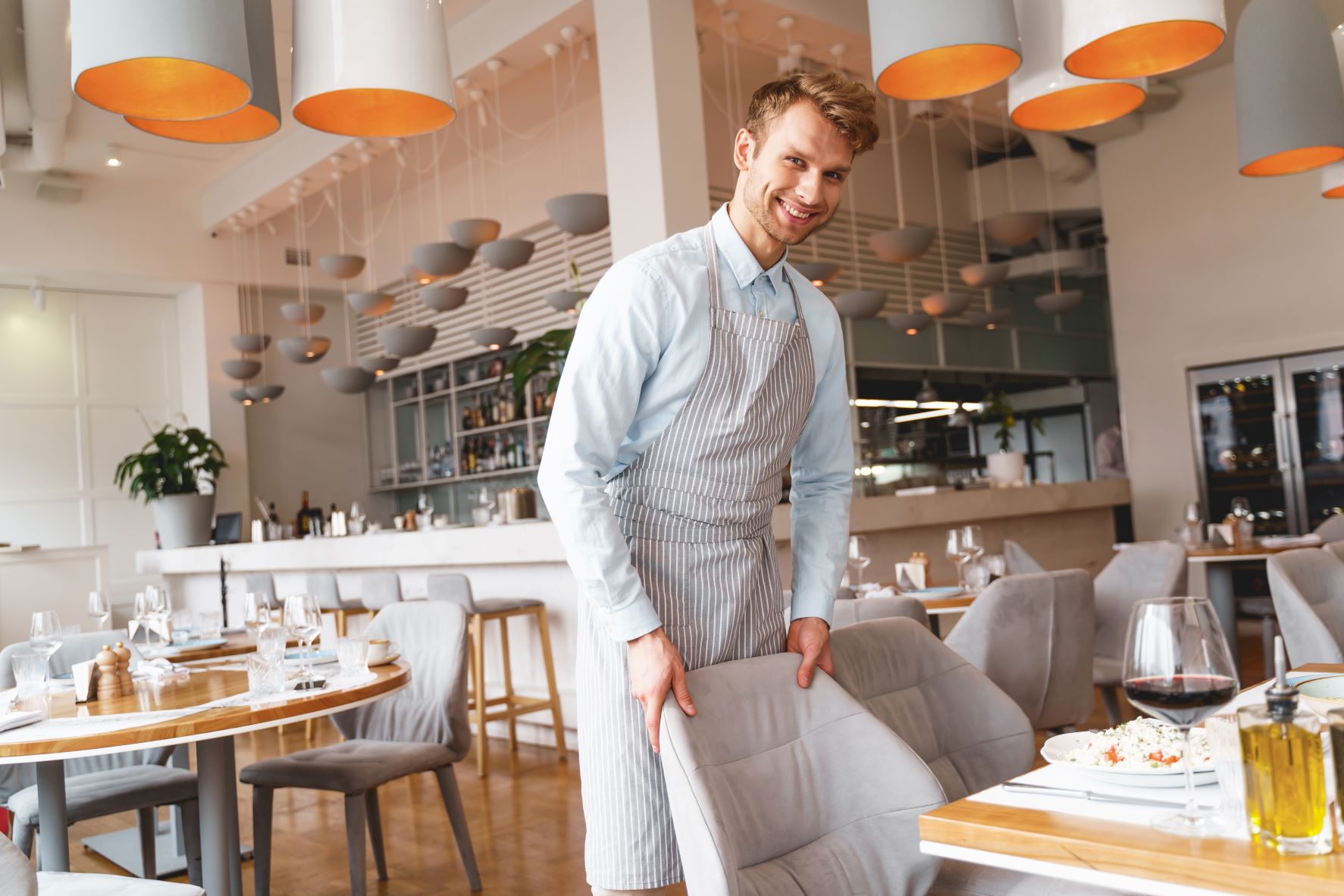 Mastering Restaurant Etiquette: A Guide for Restaurant Owners and Professionals