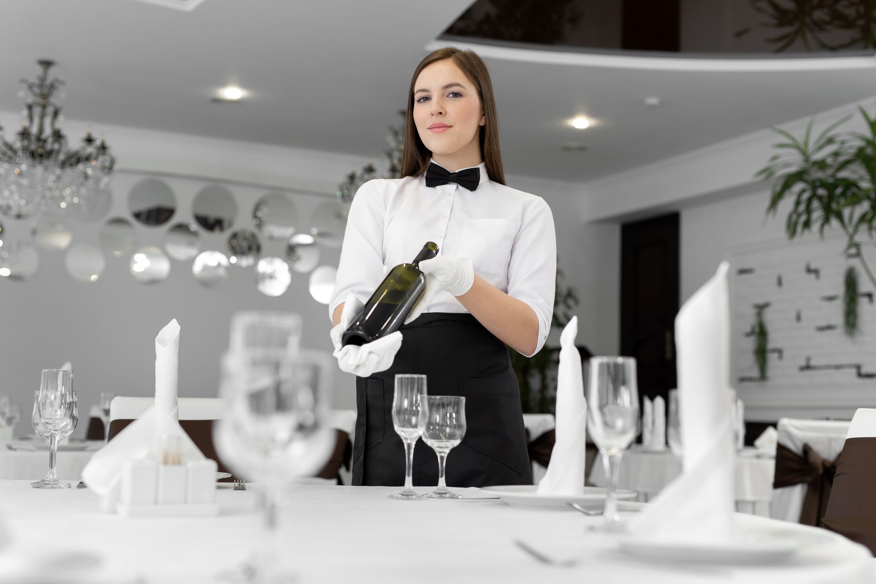 Serve Like a Pro: A Waiters Guide to Good Customer Service